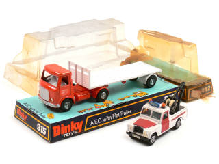 Lot 652 - DINKY TOYS (GB) (2)