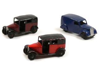 Lot 669 - DINKY TOYS (GB) (3)