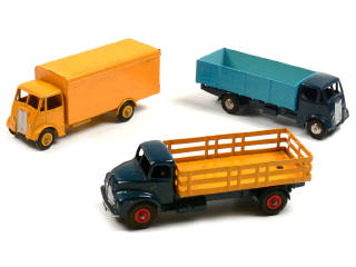 Lot 678 - DINKY TOYS (GB) (3)
