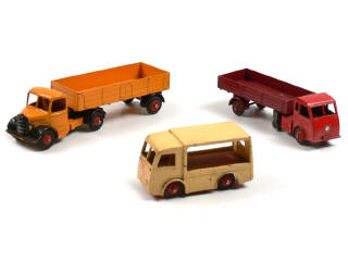 Lot 672 - DINKY TOYS (GB) (3)