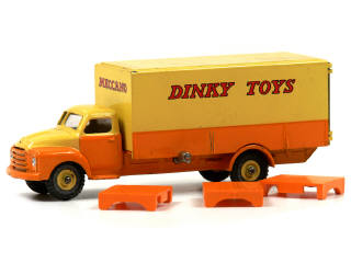 Lot 235 - DINKY TOYS (GB) (1)