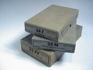 Lot 189 - DINKY TOYS (FRANCE) (3)