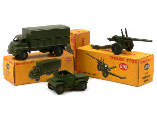 Lot 328 - DINKY TOYS (GB) (3)