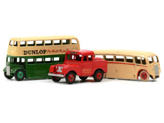 Lot 317 - DINKY TOYS (GB) (3)