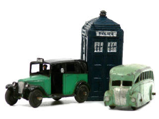 Lot 318 - DINKY TOYS (GB) (3)