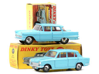 Lot 296 - DINKY TOYS (GB) (2)