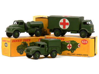 Lot 334 - DINKY TOYS (GB) (3)