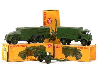 Lot 332 - DINKY TOYS (GB) (3)