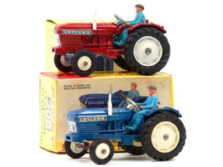 Lot 306 - DINKY TOYS (GB) (2)
