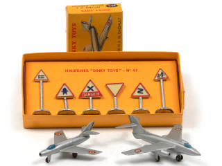 Lot 264 - DINKY TOYS (FRANCE) (3)