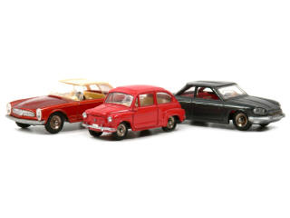 Lot 266 - DINKY TOYS (FRANCE) (3)