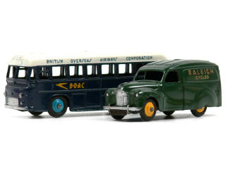 Lot 305 - DINKY TOYS (GB) (2)