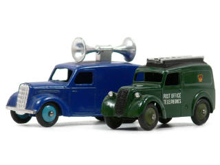 Lot 304 - DINKY TOYS (GB) (2)