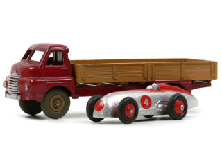 Lot 303 - DINKY TOYS (GB) (2)