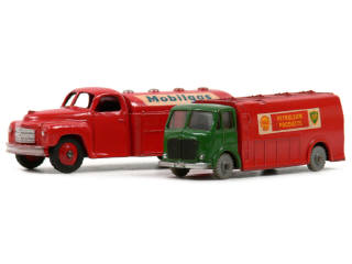 Lot 289 - DINKY TOYS (GB) (2)