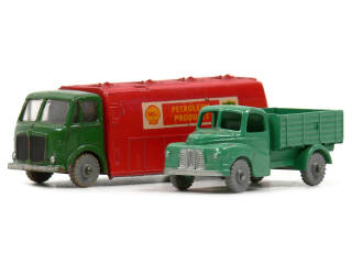 Lot 284 - DINKY TOYS (GB) (2)