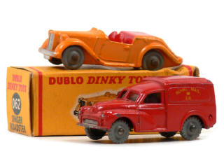 Lot 283 - DINKY TOYS (GB) (2)