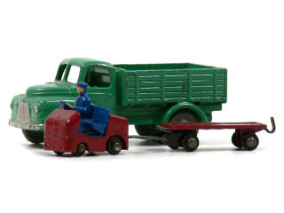 Lot 286 - DINKY TOYS (GB) (2)
