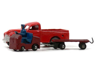 Lot 287 - DINKY TOYS (GB) (2)