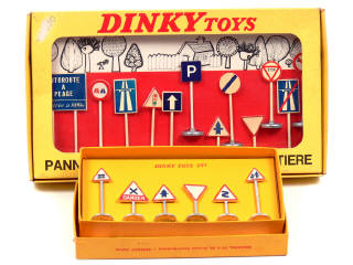 Lot 260 - DINKY TOYS (FRANCE) (2)