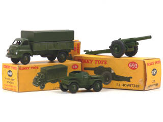 Lot 330 - DINKY TOYS (GB) (3)