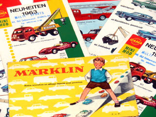 Lot 469 - DIVERS (7)