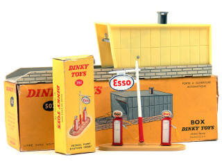 Lot 609 - DINKY TOYS (2)