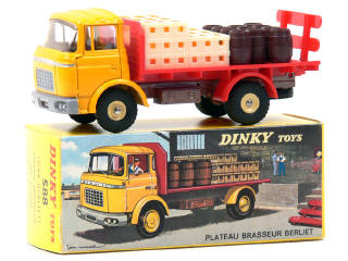 Lot 584 - DINKY TOYS (FRANCE) (1)