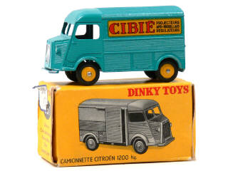 Lot 556 - DINKY TOYS (FRANCE) (1)