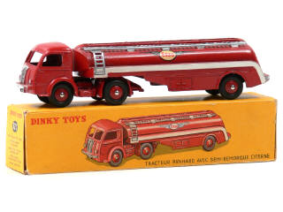Lot 558 - DINKY TOYS (FRANCE) (1)