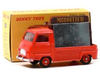 Lot 576 - DINKY TOYS (FRANCE) (1)