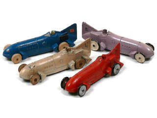 Lot 451 - TOOTSIETOY (USA) (4)