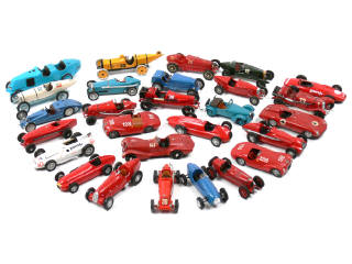 Lot 237 - DIVERS (27)