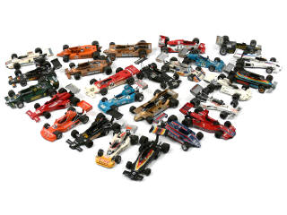 Lot 209 - DIVERS (25)