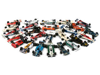 Lot 210 - DIVERS (25)