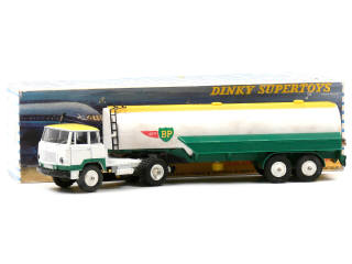 Lot 591 - DINKY TOYS (FRANCE) (1)