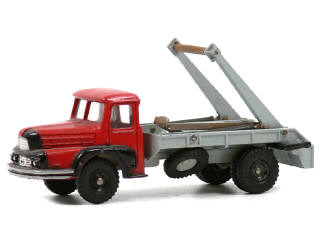 Lot 589 - DINKY TOYS (FRANCE) (1)