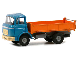 Lot 583 - DINKY TOYS (FRANCE) (1)