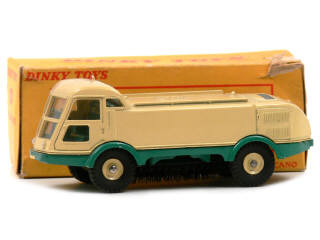 Lot 571 - DINKY TOYS (FRANCE) (1)
