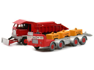 Lot 688 - DINKY TOYS (GB) (2)
