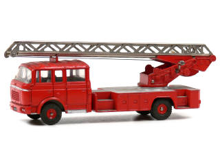 Lot 585 - DINKY TOYS (FRANCE) (1)