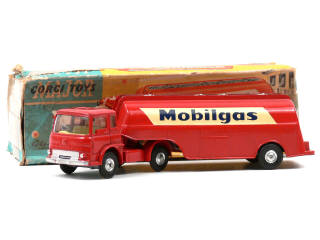 Lot 430 - CORGI TOYS (GB) (1)