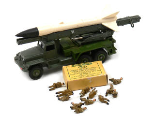 Lot 689 - DINKY TOYS (GB) (2)