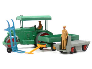 Lot 693 - DINKY TOYS (GB) (4)
