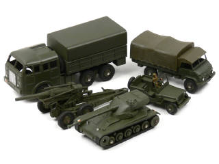 Lot 622 - DINKY TOYS (FRANCE) (5)