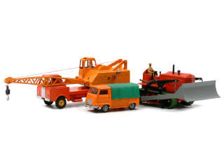 Lot 617 - DINKY TOYS (FRANCE) (3)