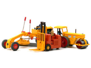 Lot 618 - DINKY TOYS (FRANCE) (3)