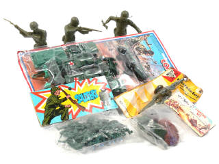 Lot 834 - DIVERS (4)