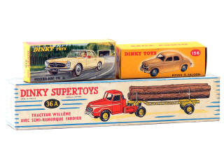 Lot 1294 - DINKY TOYS (3)