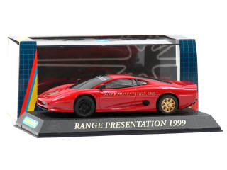 Lot 527 - SCALEXTRIC (1)